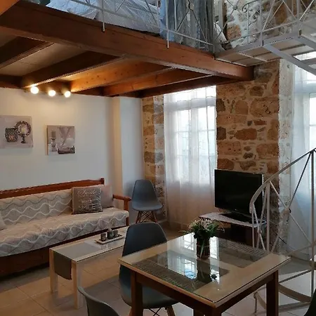 Theos Apartment