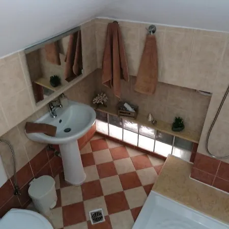 Apartment Theos *