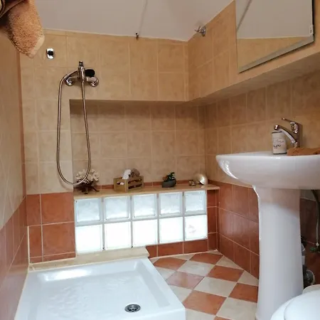 Apartment Theos